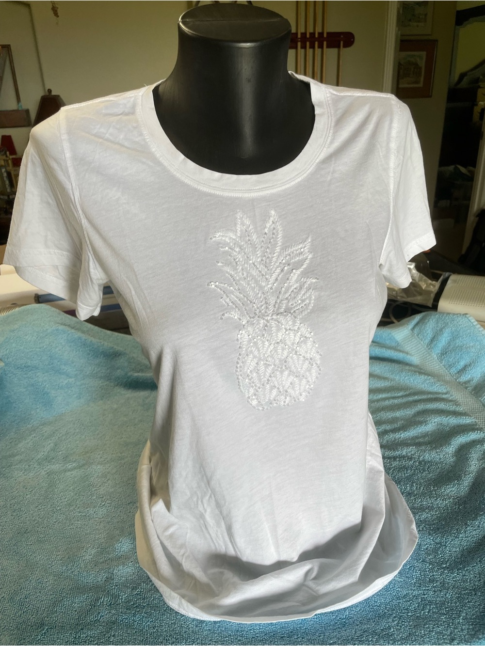 Tommy Bahama White Pineapple Embellished Short-Sleeve Women's Tee
